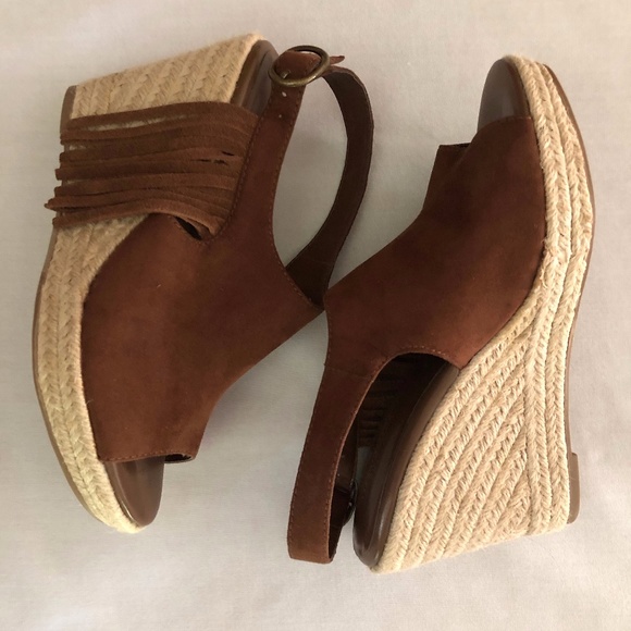 American Eagle Fringe Booties Wedges. Brown Size 7 NWOT - Picture 1 of 9